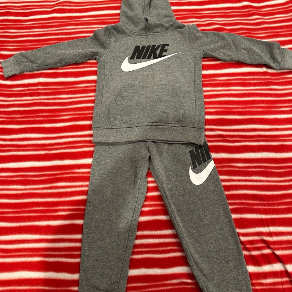 Nike Toddler Boy 2 Piece Set 4-5 Years Old